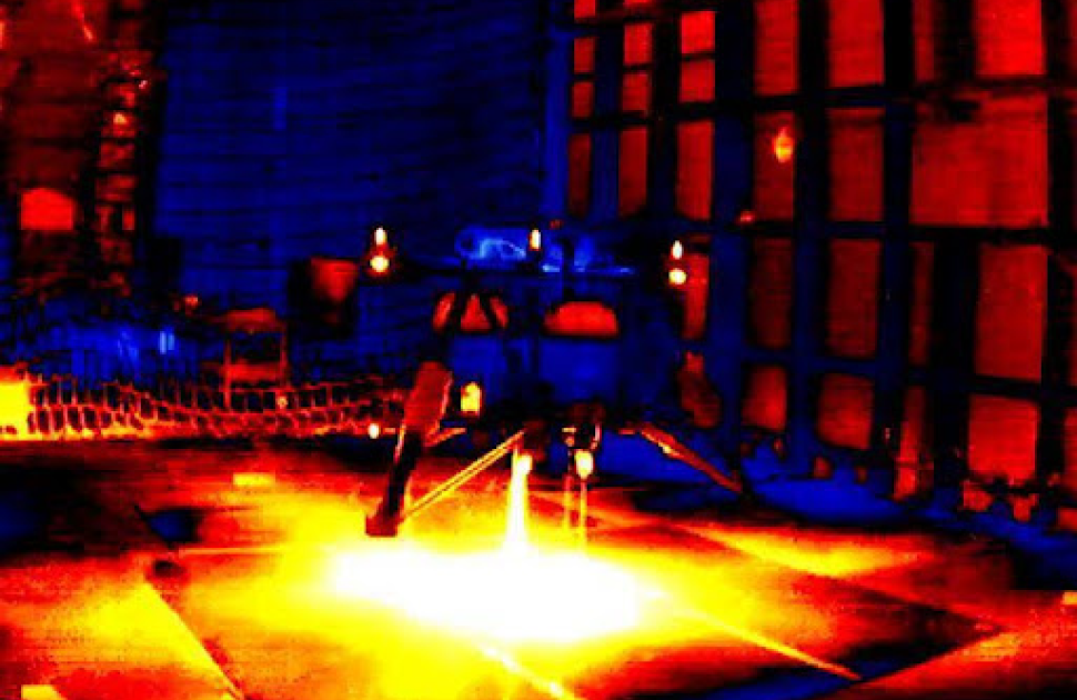 Infrared view of a robotic lander test performed by NASA
