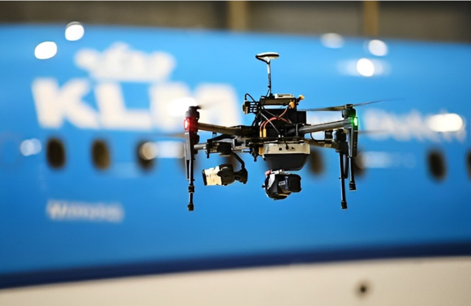 Robot by MAINBLADES used for automated aircraft damage assessment