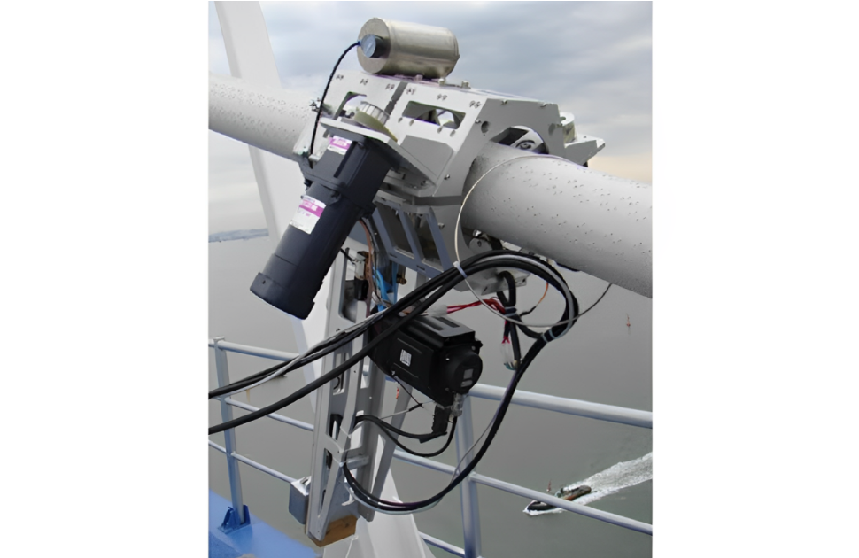 Cable climbing robot