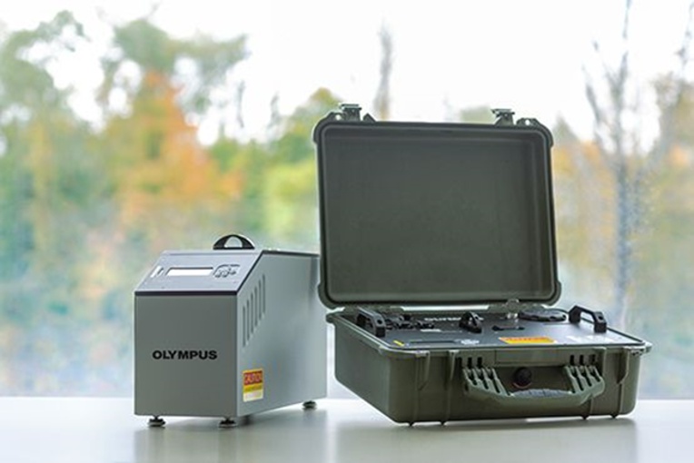 The BTX™ III benchtop XRD analyzer (left) and the TERRA™ II portable XRD analyzer (right) provide the power of large, complex laboratory systems in compact, lightweight designs